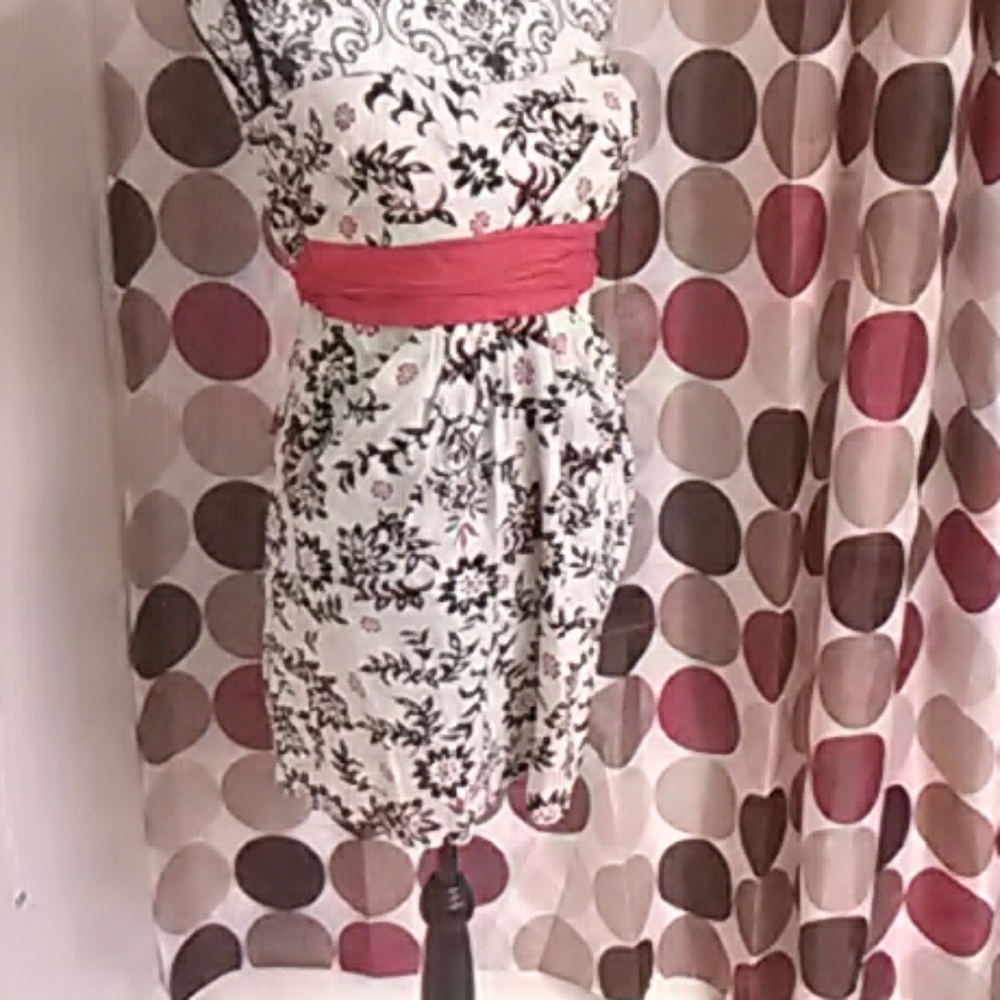 Strapless summer mini dress with pockets